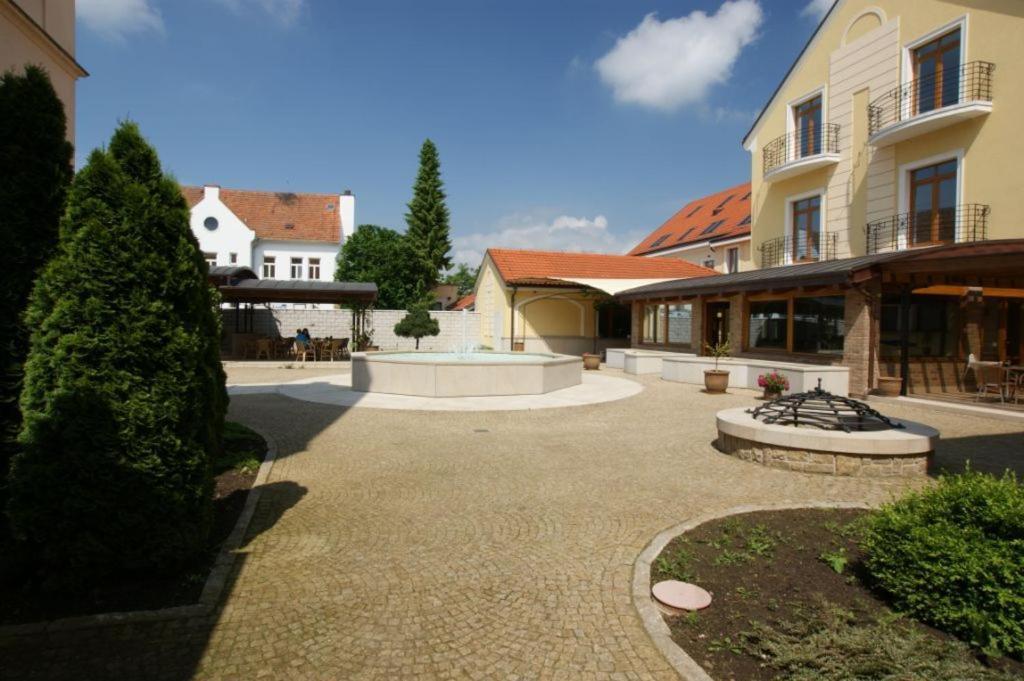Hotel Mario Lednice Eksteriør bilde